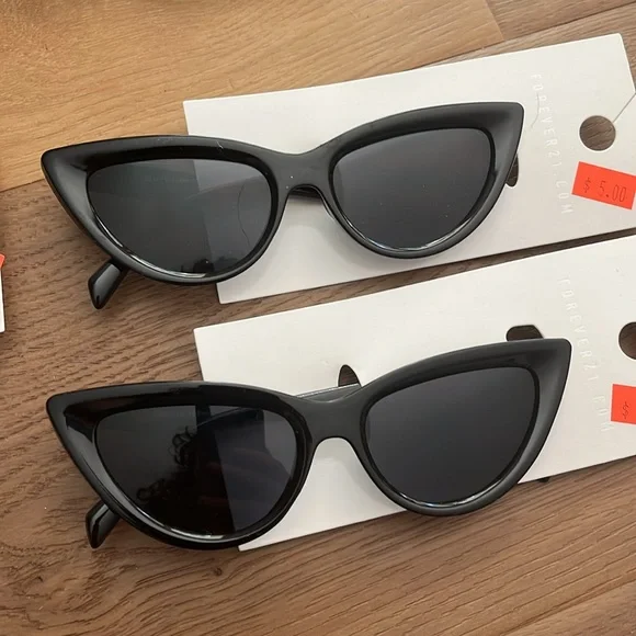 Lot of Forever 21 sunglasses